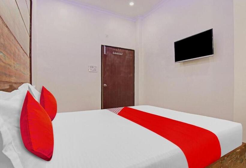 בית מלון כפרי Max Near Samaypur Badli Metro Station