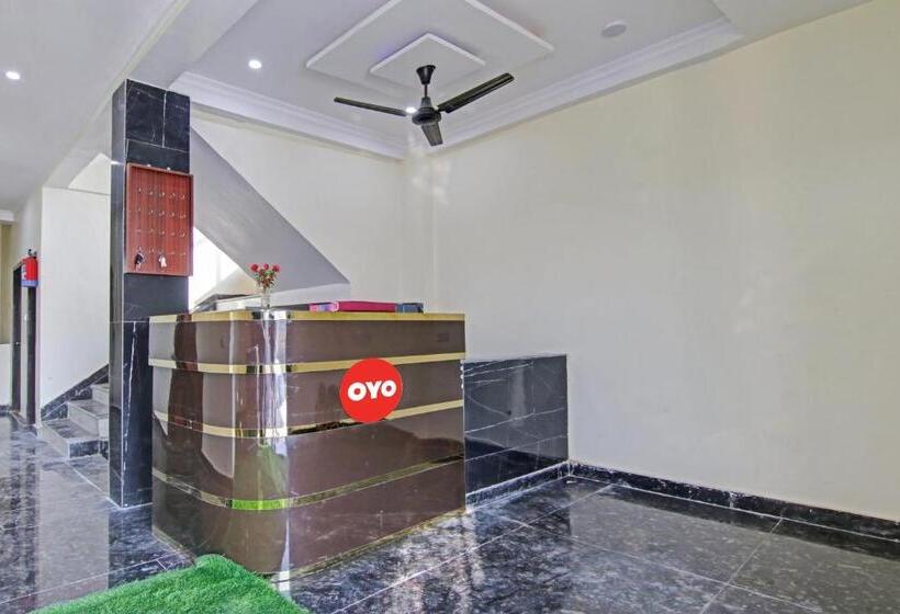 בית מלון כפרי Max Near Samaypur Badli Metro Station