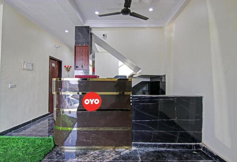 בית מלון כפרי Max Near Samaypur Badli Metro Station