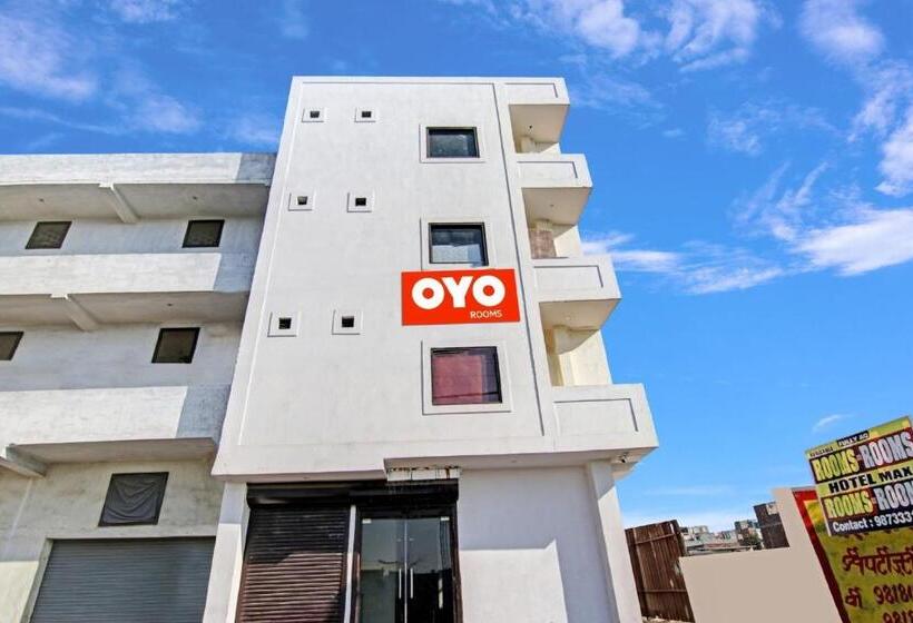 בית מלון כפרי Max Near Samaypur Badli Metro Station