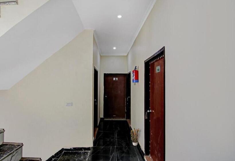 בית מלון כפרי Max Near Samaypur Badli Metro Station