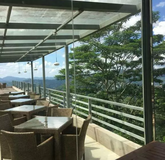 Hostel By Kandy Skyloft