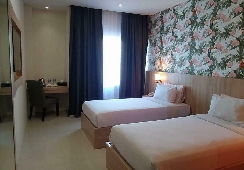 בית מלון כפרי All Nite & Day Sulsel  Makassar