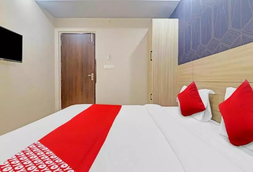Hotelli The Botanica Grand