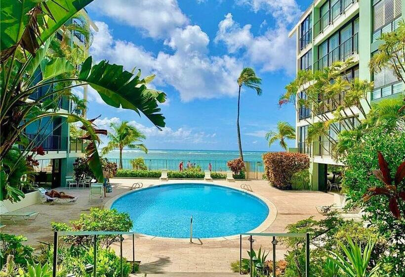Отель Huge Kahala Beach 2bd And 2ba With Kitchen Car & Parking