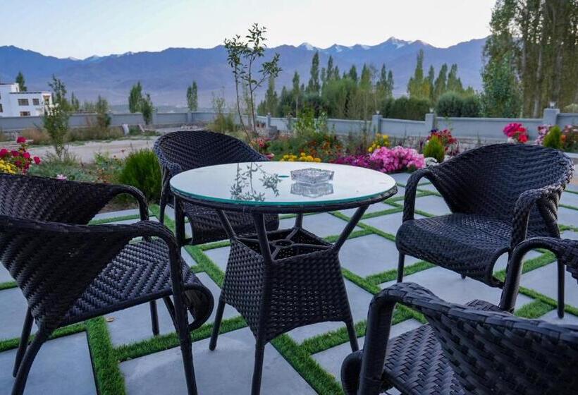 Отель Karma Residency