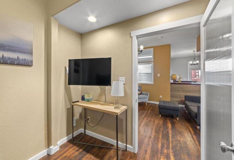 هتل Modern Condo Inside The Historic St Regis