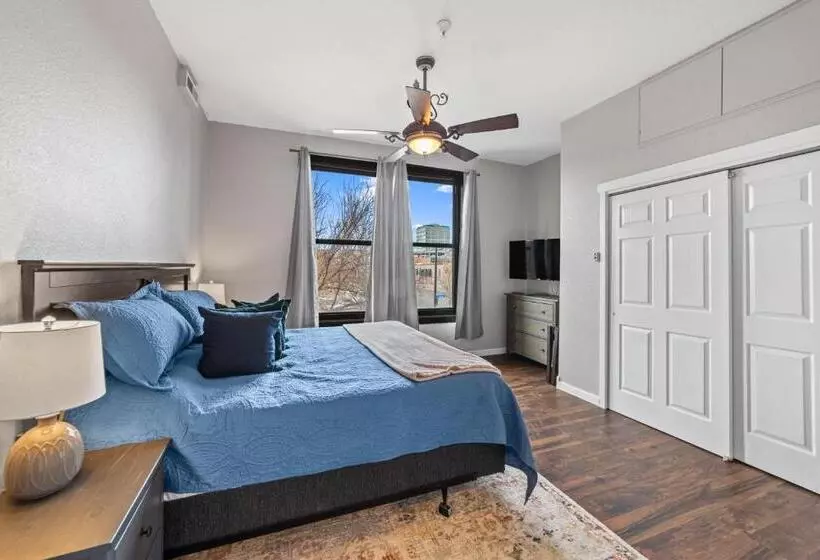 Hotelli Modern Condo Inside The Historic St Regis