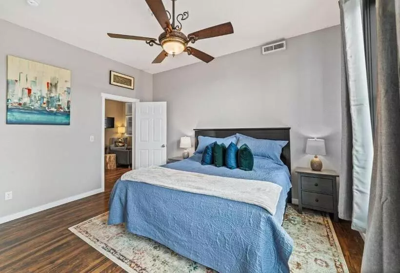 Hotelli Modern Condo Inside The Historic St Regis