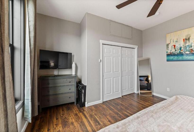 هتل Modern Condo Inside The Historic St Regis