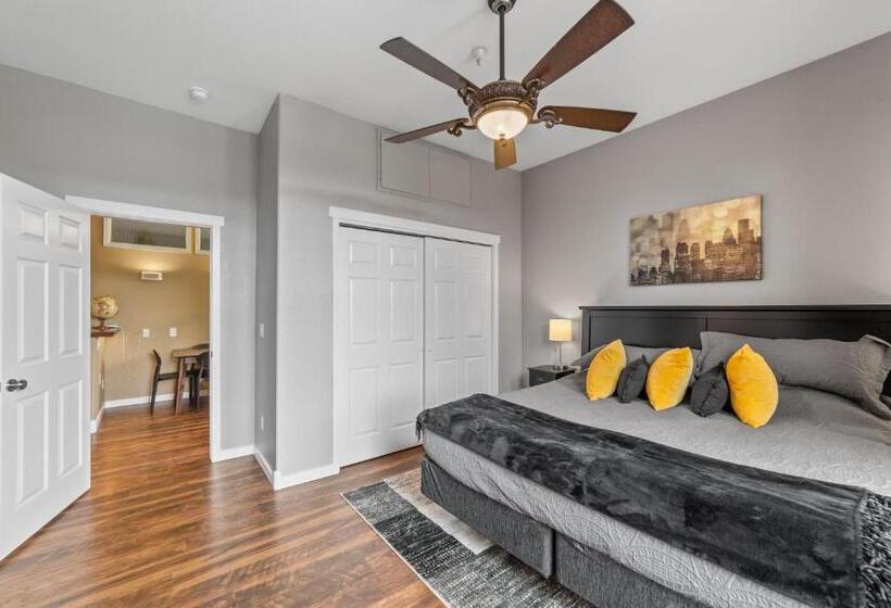 هتل Modern Condo Inside The Historic St Regis