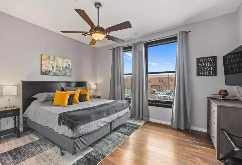 Hotelli Modern Condo Inside The Historic St Regis