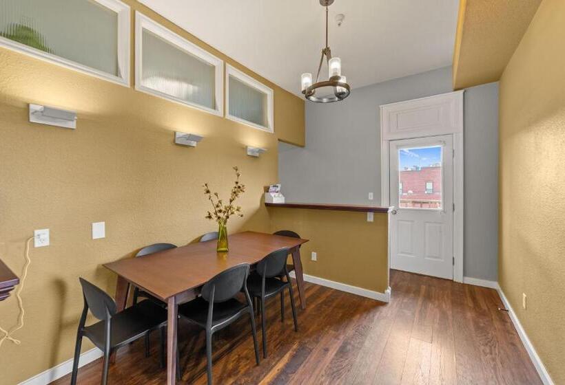 هتل Modern Condo Inside The Historic St Regis