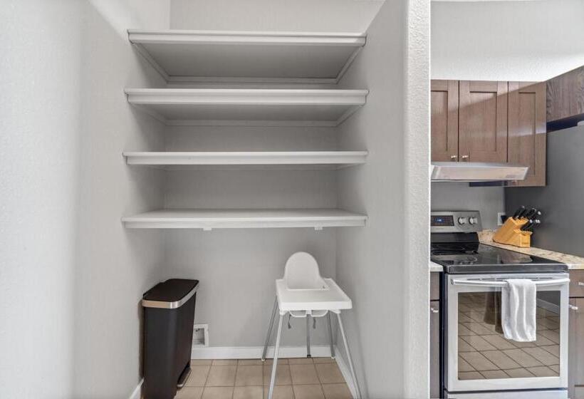 هتل Modern Condo Inside The Historic St Regis