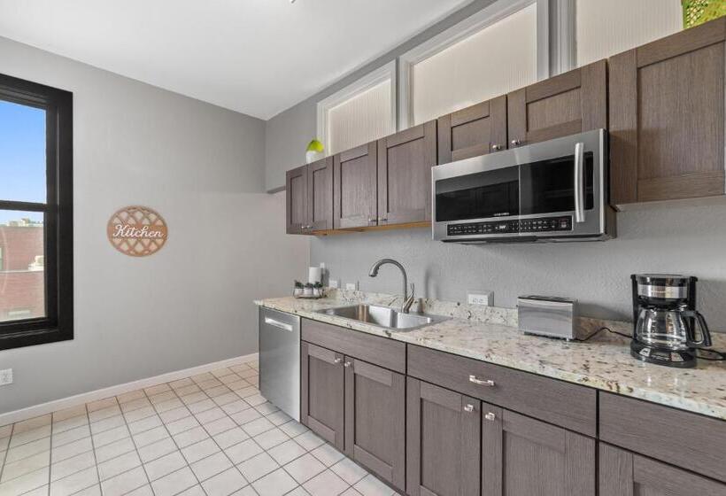 هتل Modern Condo Inside The Historic St Regis