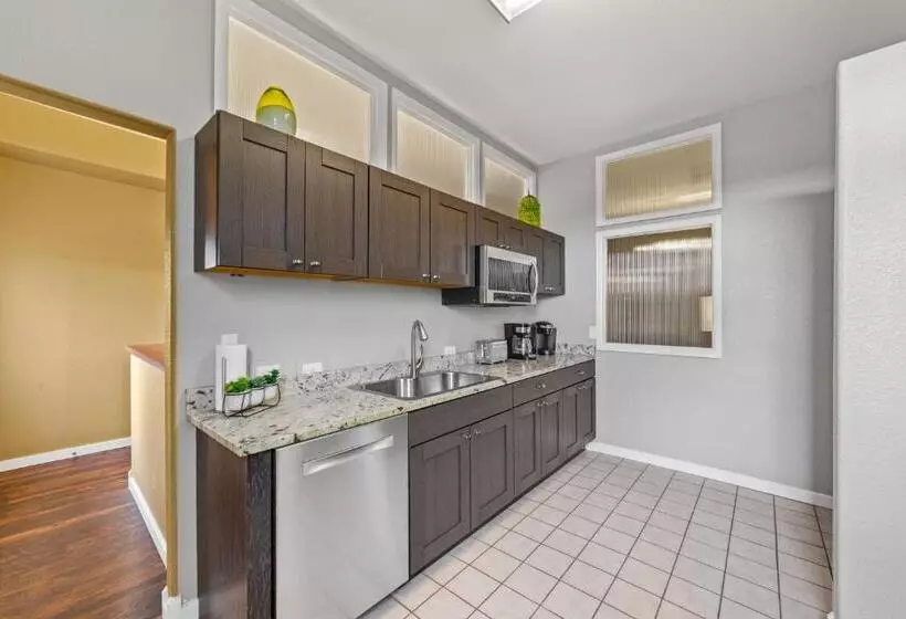 Hotelli Modern Condo Inside The Historic St Regis