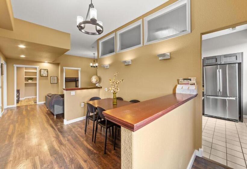 هتل Modern Condo Inside The Historic St Regis