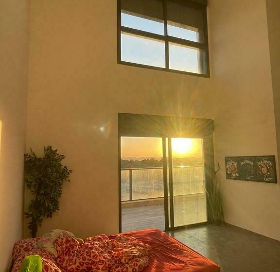 ペンション פנטהוז ונוף עוצר נשימה, שקט אפשרות בקומה העליונה לחדר משרד הפנטהוז מיועד לאורחים