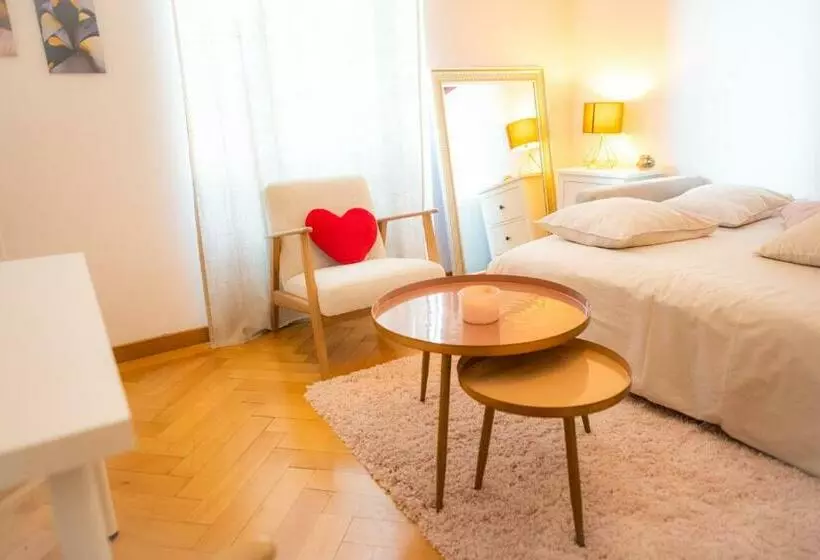 Majatalo Room Eight   Your Space In The City