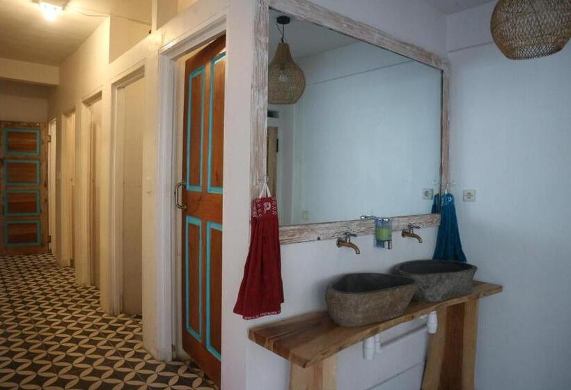 הוסטל Lala Salama Backpacker