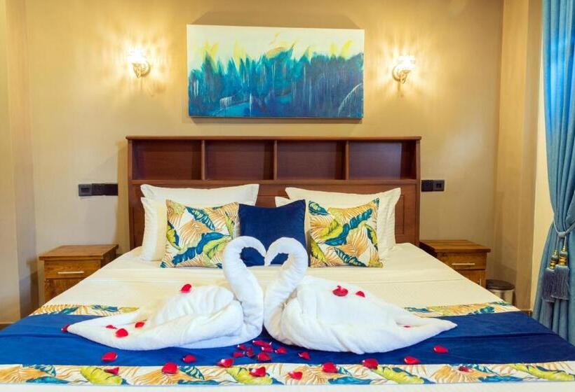 Cinnamon Tan Boutique