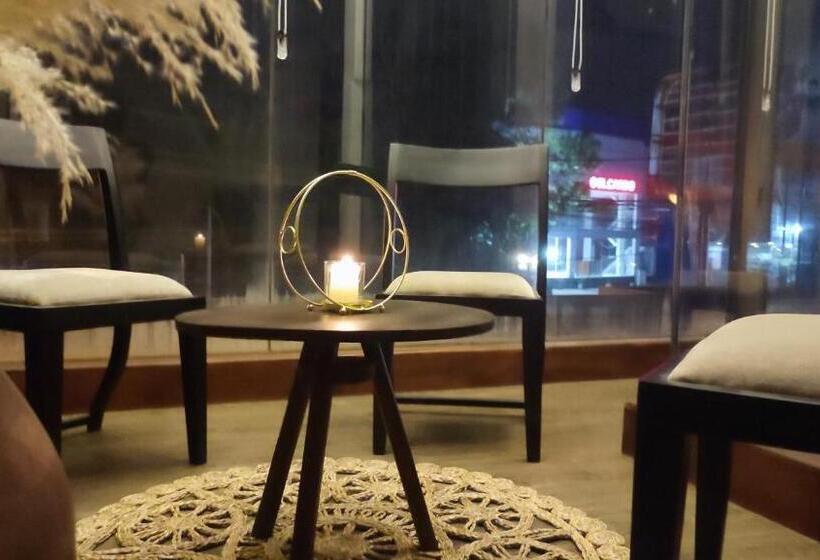 Cinnamon Tan Boutique