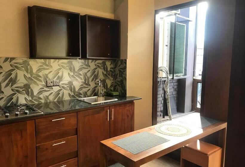 Cinnamon Tan Boutique