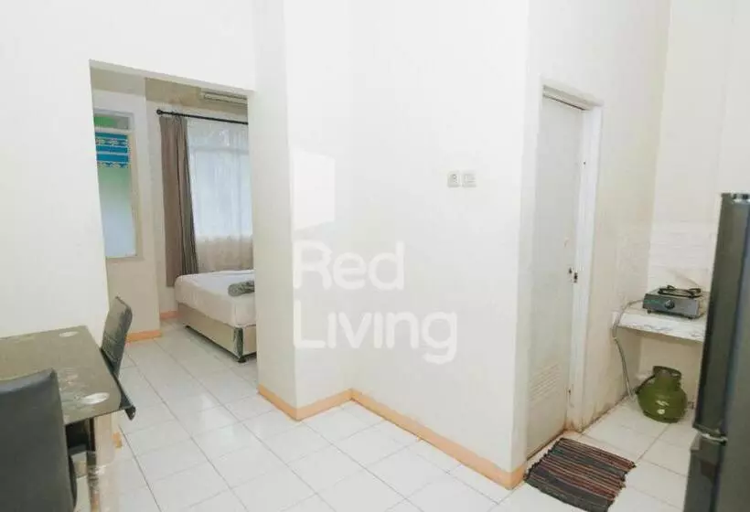 Hotelli Redliving Apartemen Emerald Hill   Sr Rooms Tower Green