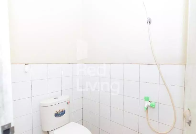 Hotelli Redliving Apartemen Emerald Hill   Sr Rooms Tower Green