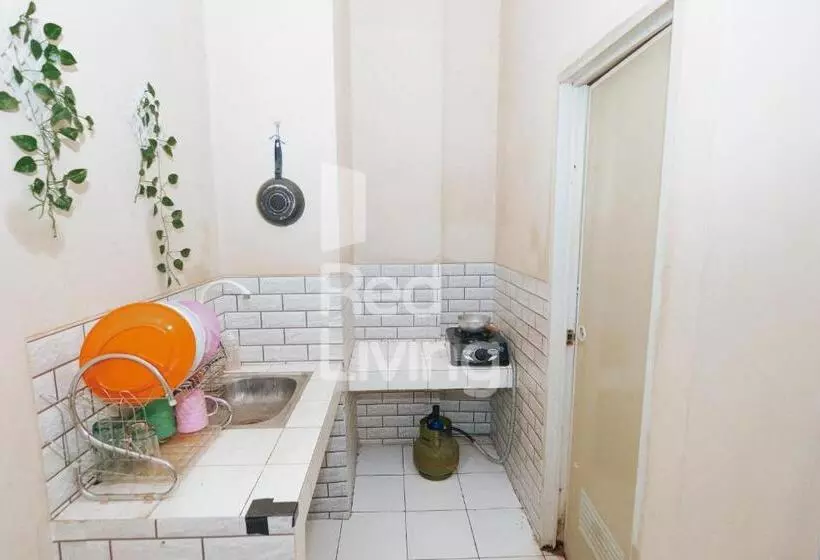 Hotelli Redliving Apartemen Emerald Hill   Sr Rooms Tower Green