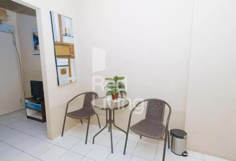 Hotelli Redliving Apartemen Emerald Hill   Sr Rooms Tower Green