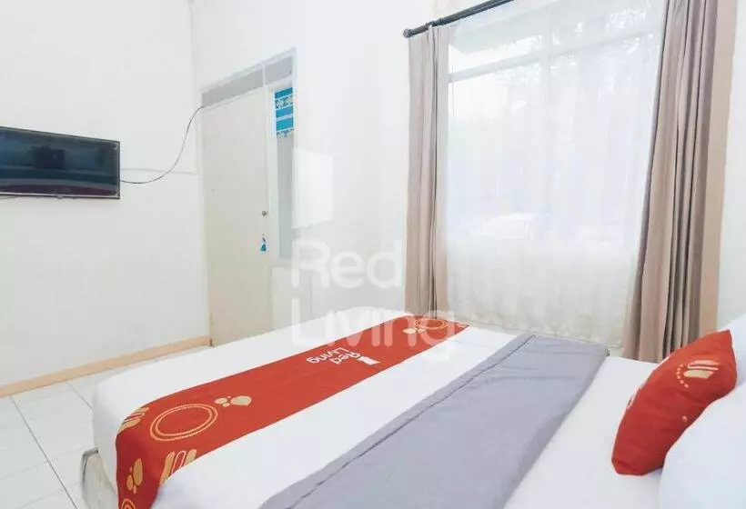 Hotelli Redliving Apartemen Emerald Hill   Sr Rooms Tower Green