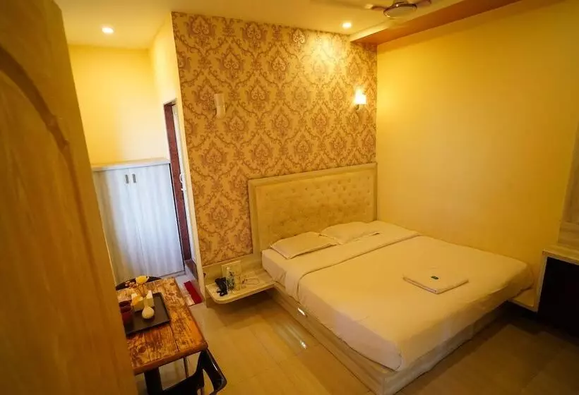 Hotelli The Royal Heaven Resort