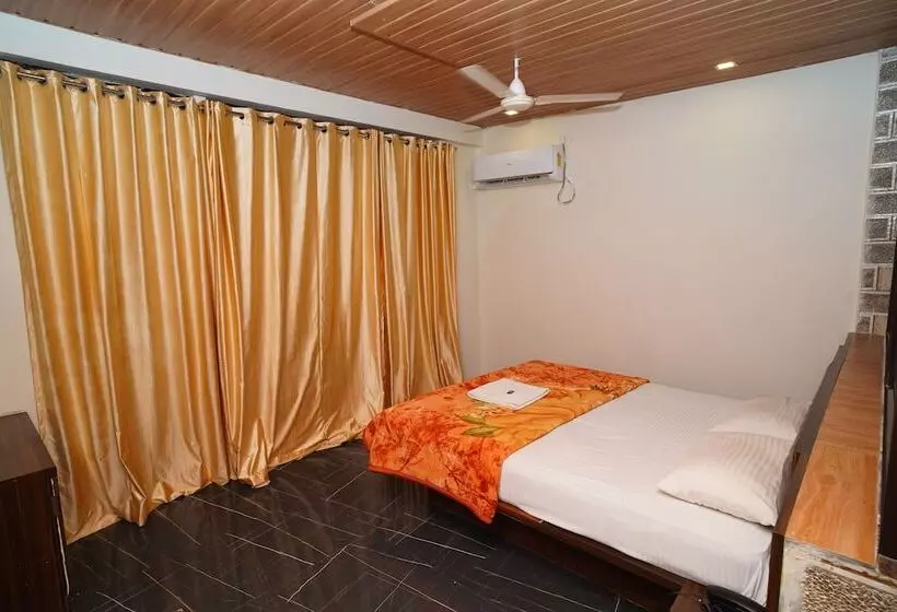 Hotelli The Royal Heaven Resort