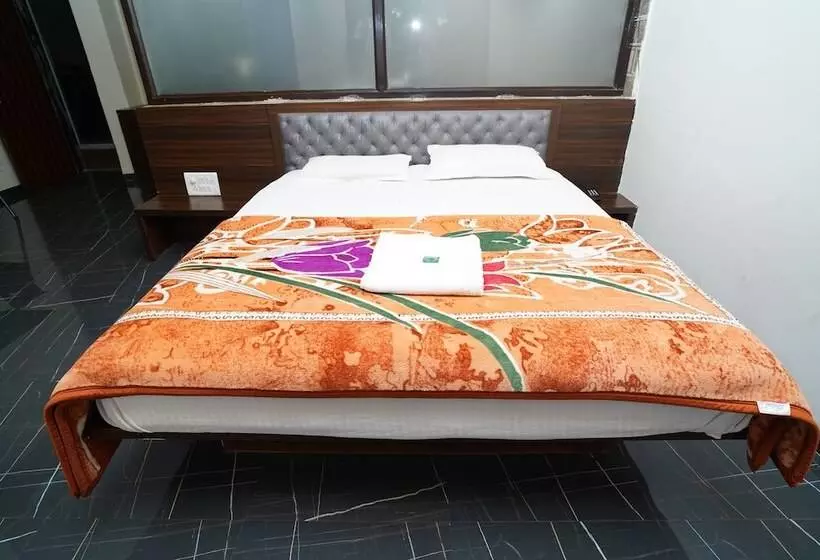 Hotelli The Royal Heaven Resort