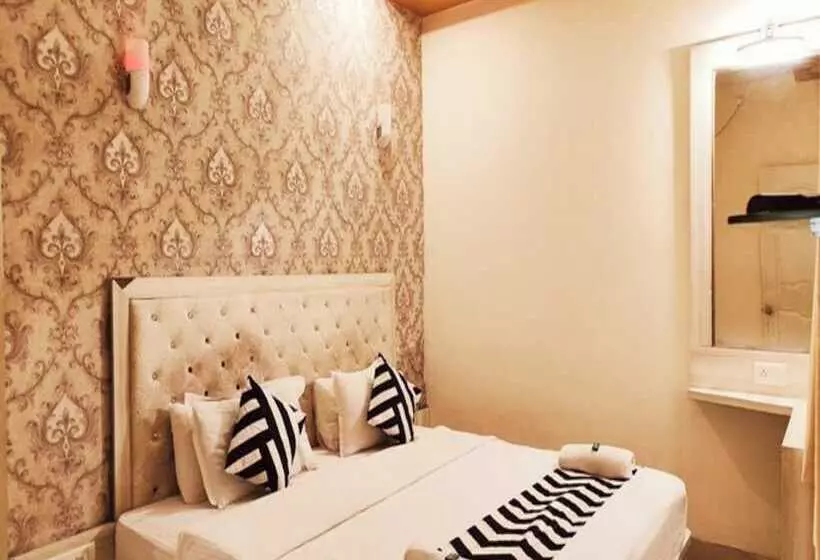 Hotelli The Royal Heaven Resort