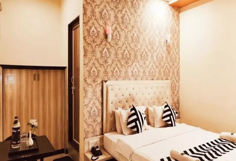 Hotelli The Royal Heaven Resort