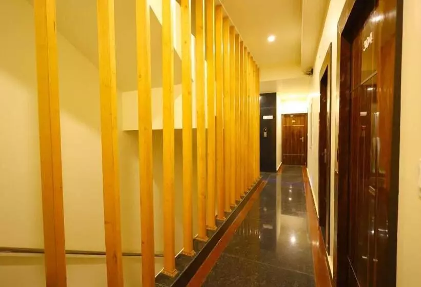 ホテル Vijaya Grand