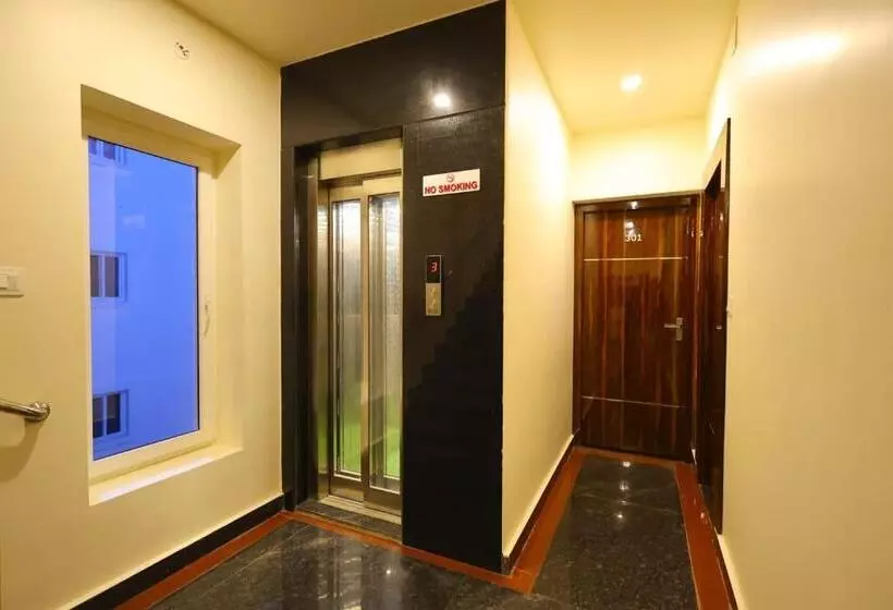 ホテル Vijaya Grand
