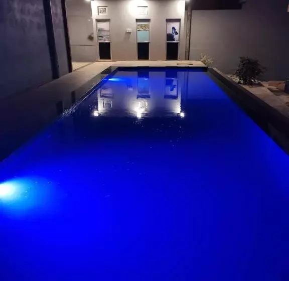 هتل Y Villa Residencies