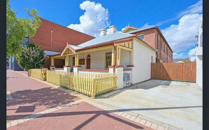 הוסטל Emu Backpackers Perth Note Valid Passport Required For Check In