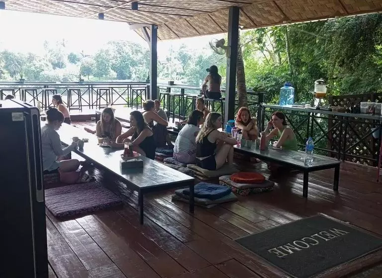 ユースホステル Funny Riverside Backpackers