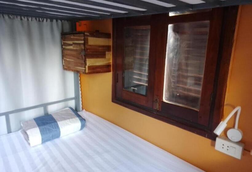 호스텔 Funny Riverside Backpackers