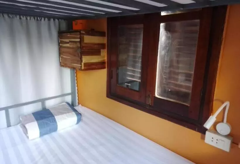 ユースホステル Funny Riverside Backpackers