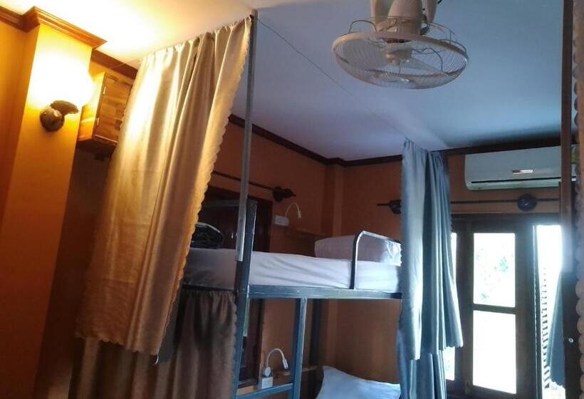 호스텔 Funny Riverside Backpackers