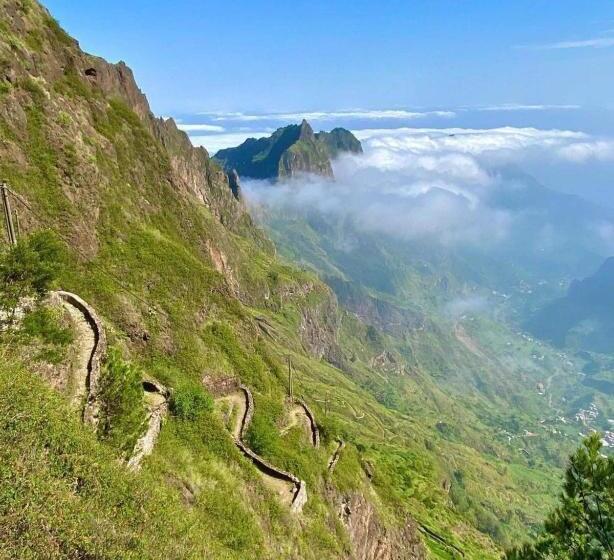 تختخواب و صبحانه Casa Familiar Pôr Do Sol