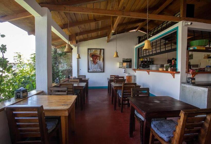 هتل Y Rest. Las Cristalinas