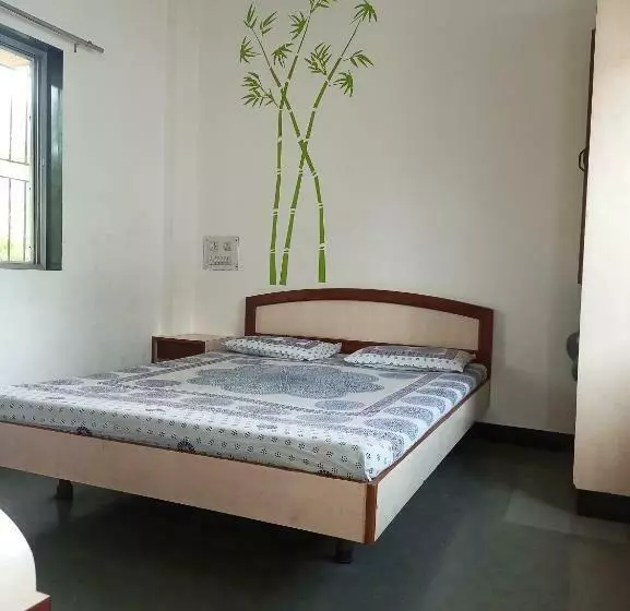 ペンション Anand Lodge
