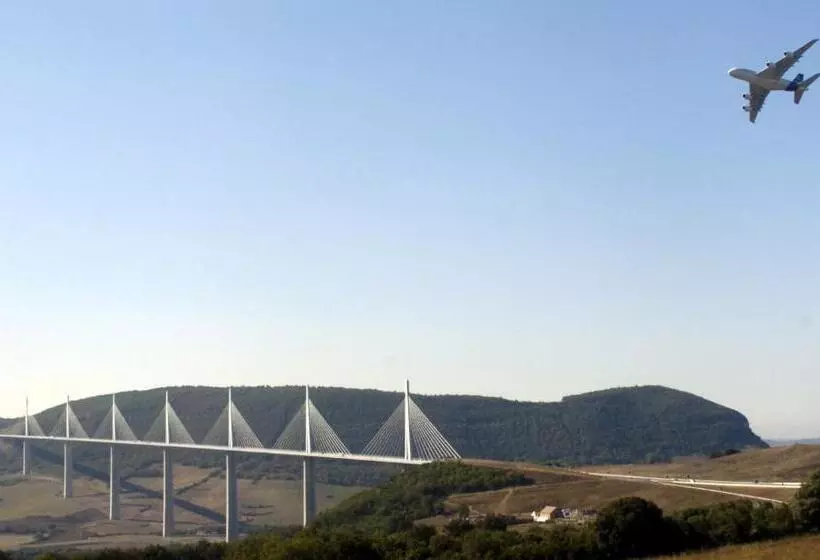 Aamiaismajoitus (B&B) Chambre Au Calme Avec Spa Privatif Gratuit Sud Aveyron Les Palmiers Des Causses