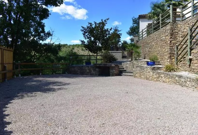 Aamiaismajoitus (B&B) Chambre Au Calme Avec Spa Privatif Gratuit Sud Aveyron Les Palmiers Des Causses